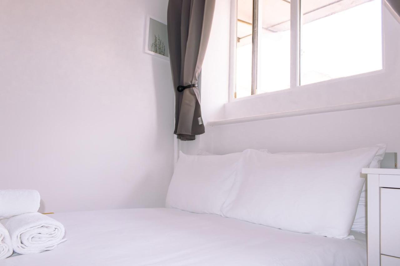 Nice 4 Bedroom Apartment Near City Centre 2-Min Walk To Metro !! Business & Family Friendly!! Лондон Экстерьер фото