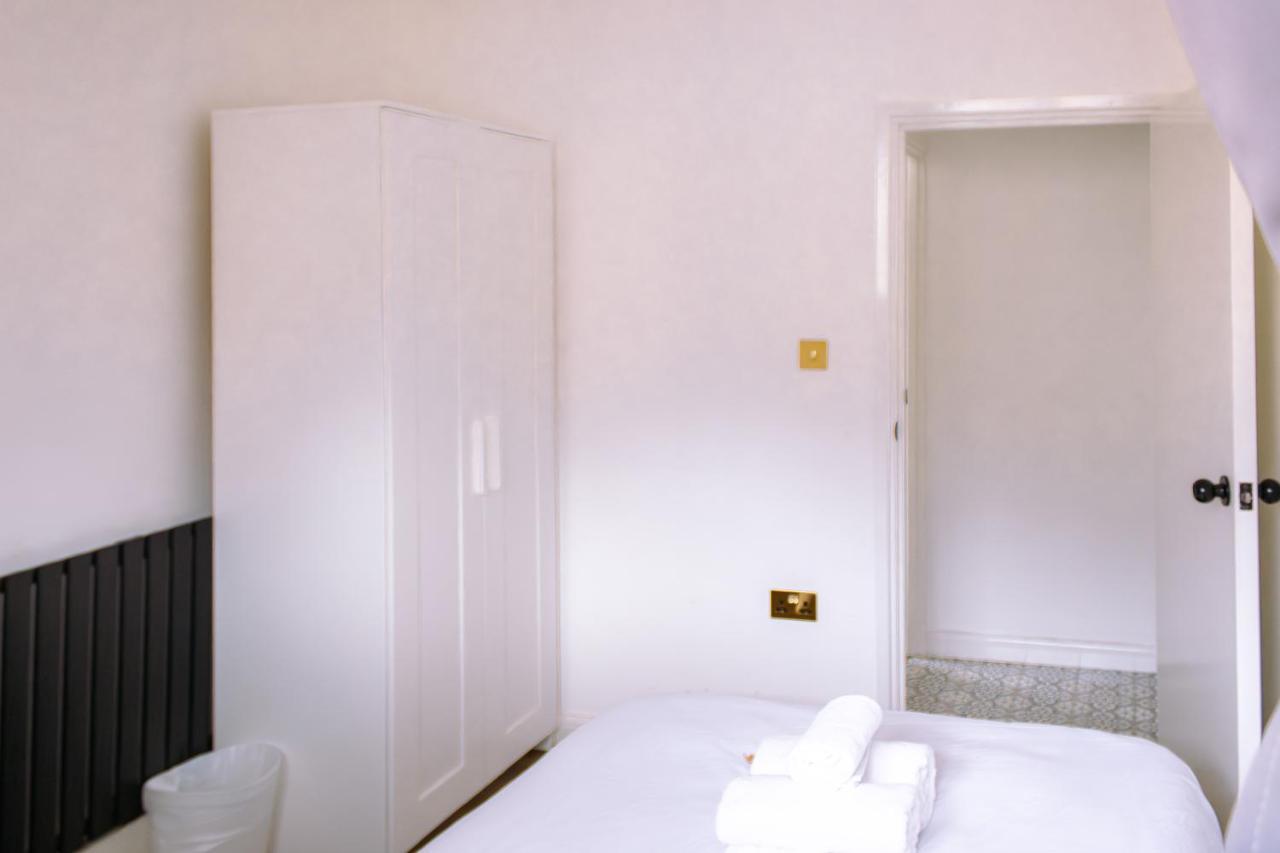 Nice 4 Bedroom Apartment Near City Centre 2-Min Walk To Metro !! Business & Family Friendly!! Лондон Экстерьер фото