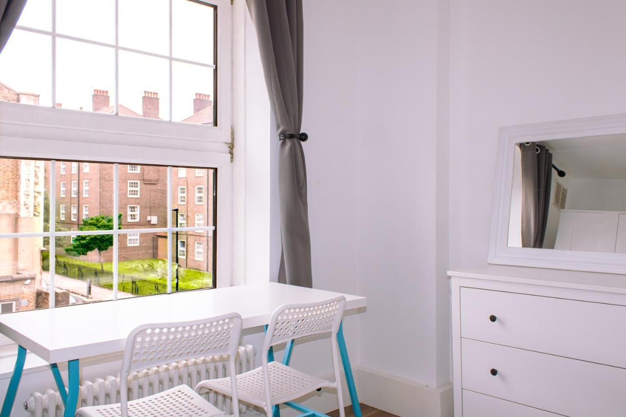 Nice 4 Bedroom Apartment Near City Centre 2-Min Walk To Metro !! Business & Family Friendly!! Лондон Экстерьер фото