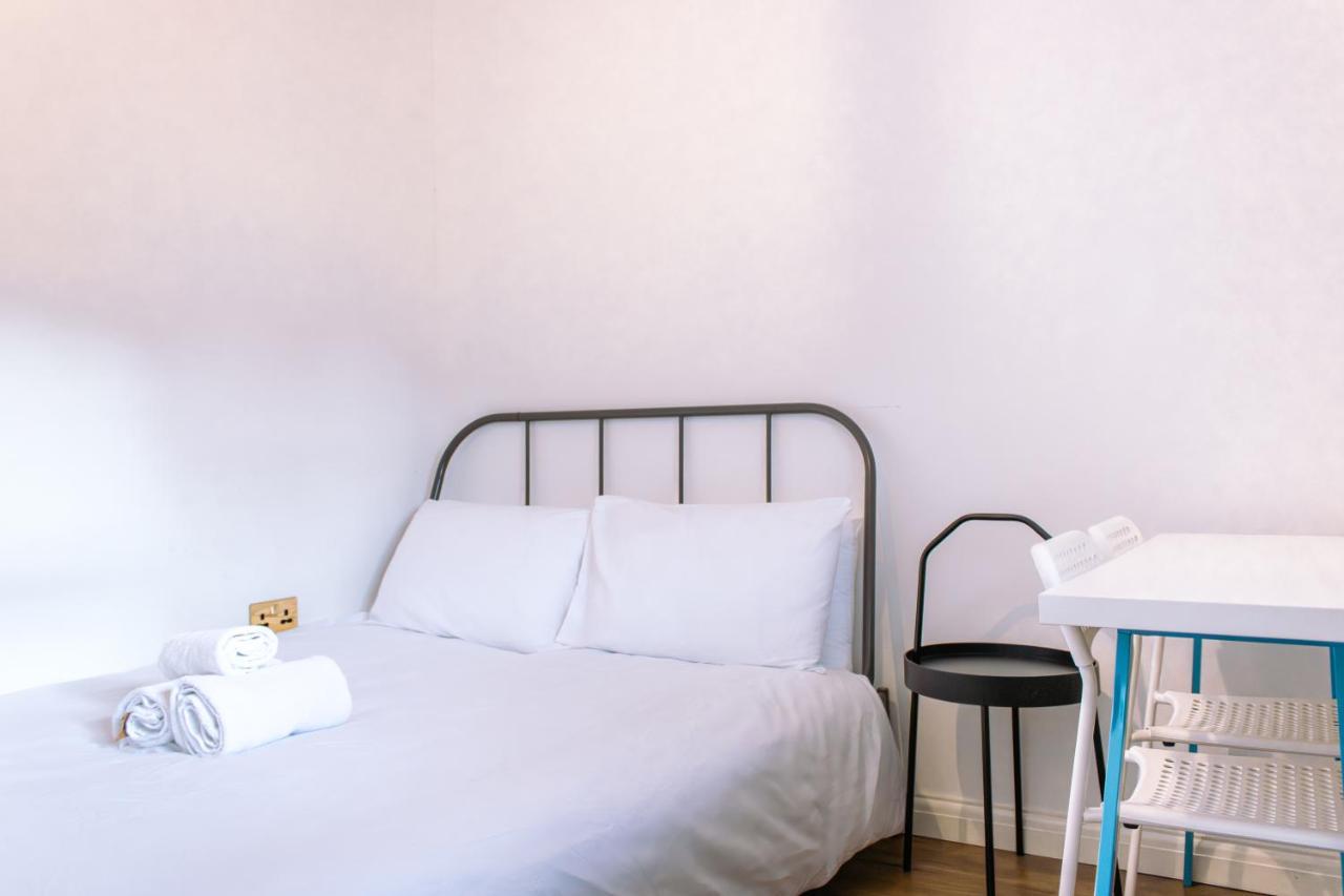 Nice 4 Bedroom Apartment Near City Centre 2-Min Walk To Metro !! Business & Family Friendly!! Лондон Экстерьер фото